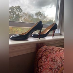 Christian Louboutin black leather pumps size 38.5 (8.5)